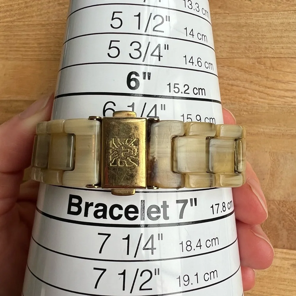 Anne Klein ladies cream and gold tone dress watch NEW BATTERY